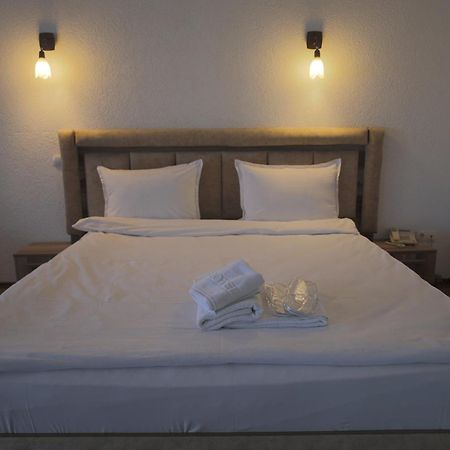 Hotel Denis Prisztina Zewnętrze zdjęcie