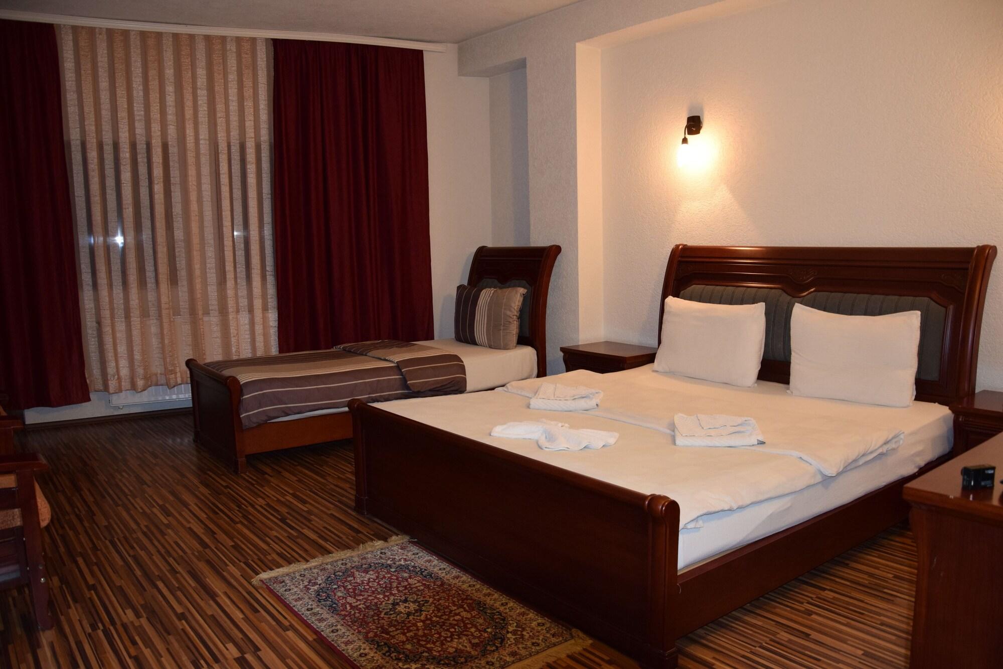 Hotel Denis Prisztina Zewnętrze zdjęcie