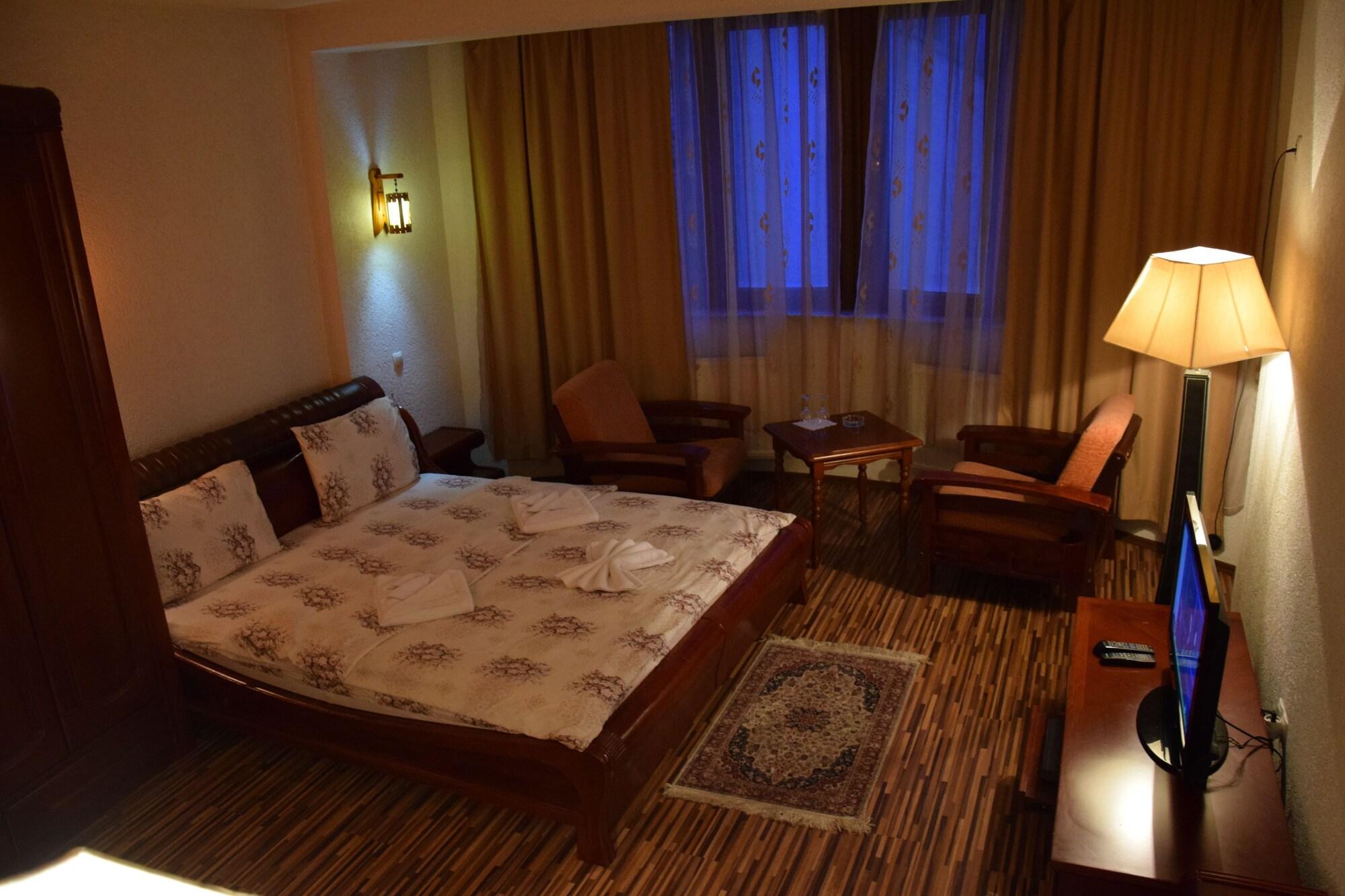 Hotel Denis Prisztina Zewnętrze zdjęcie
