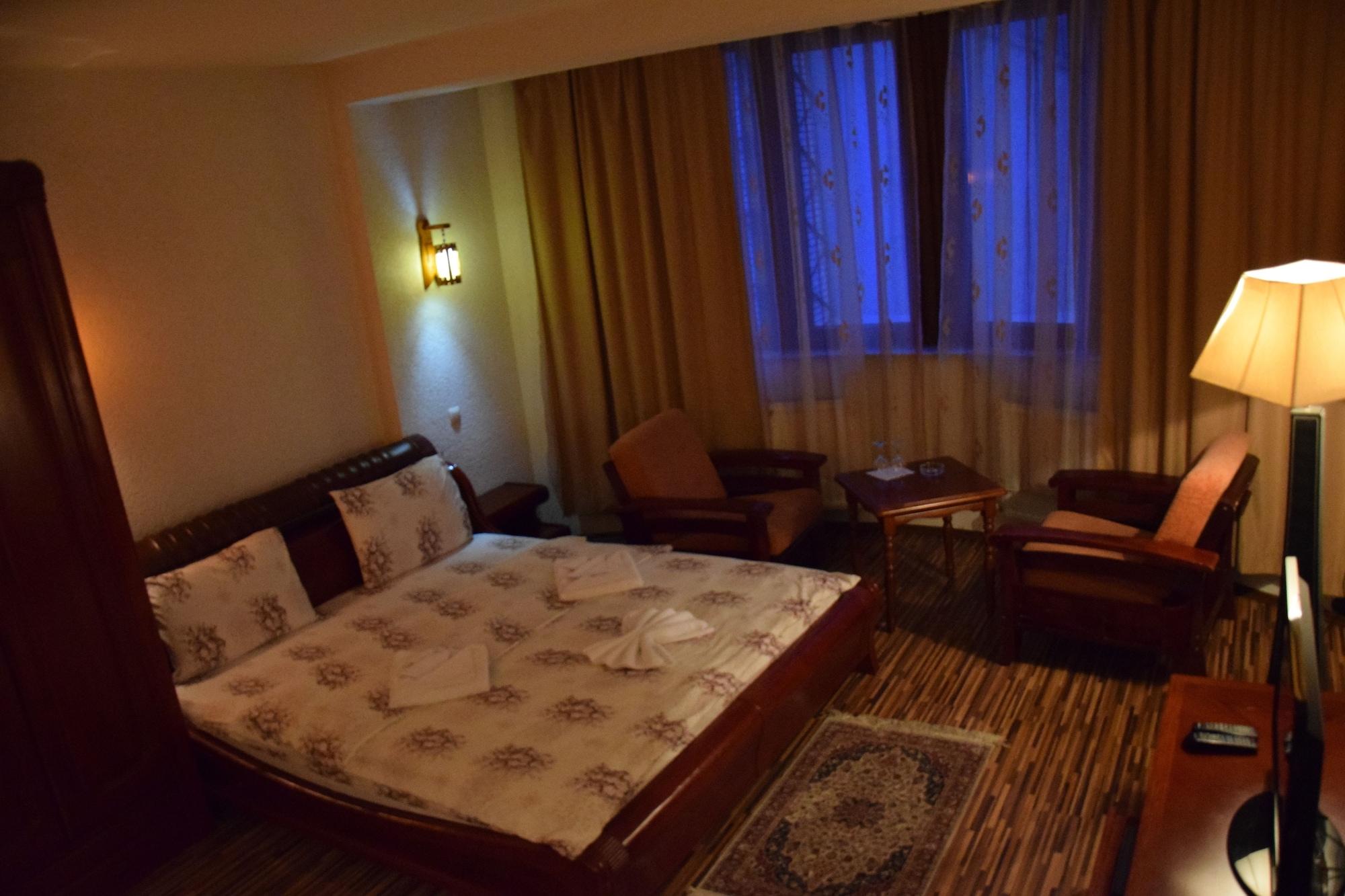 Hotel Denis Prisztina Zewnętrze zdjęcie
