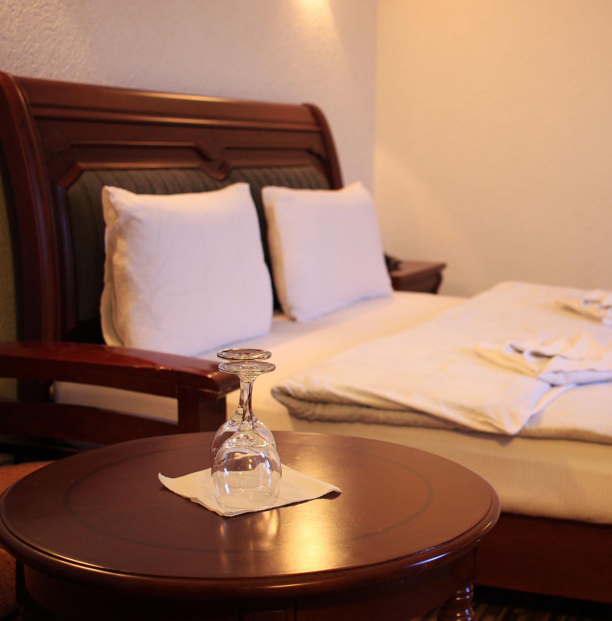 Hotel Denis Prisztina Zewnętrze zdjęcie