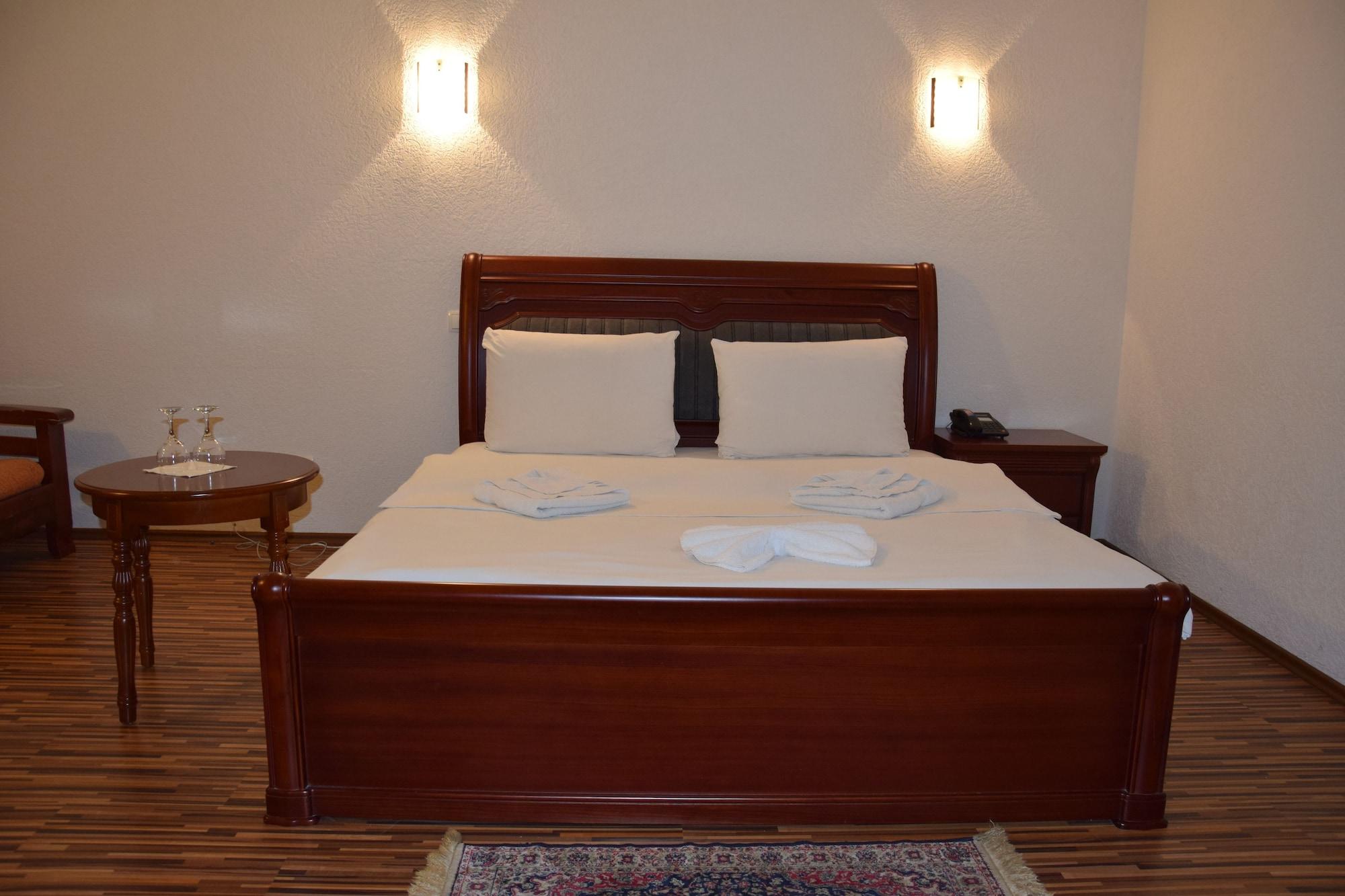 Hotel Denis Prisztina Zewnętrze zdjęcie