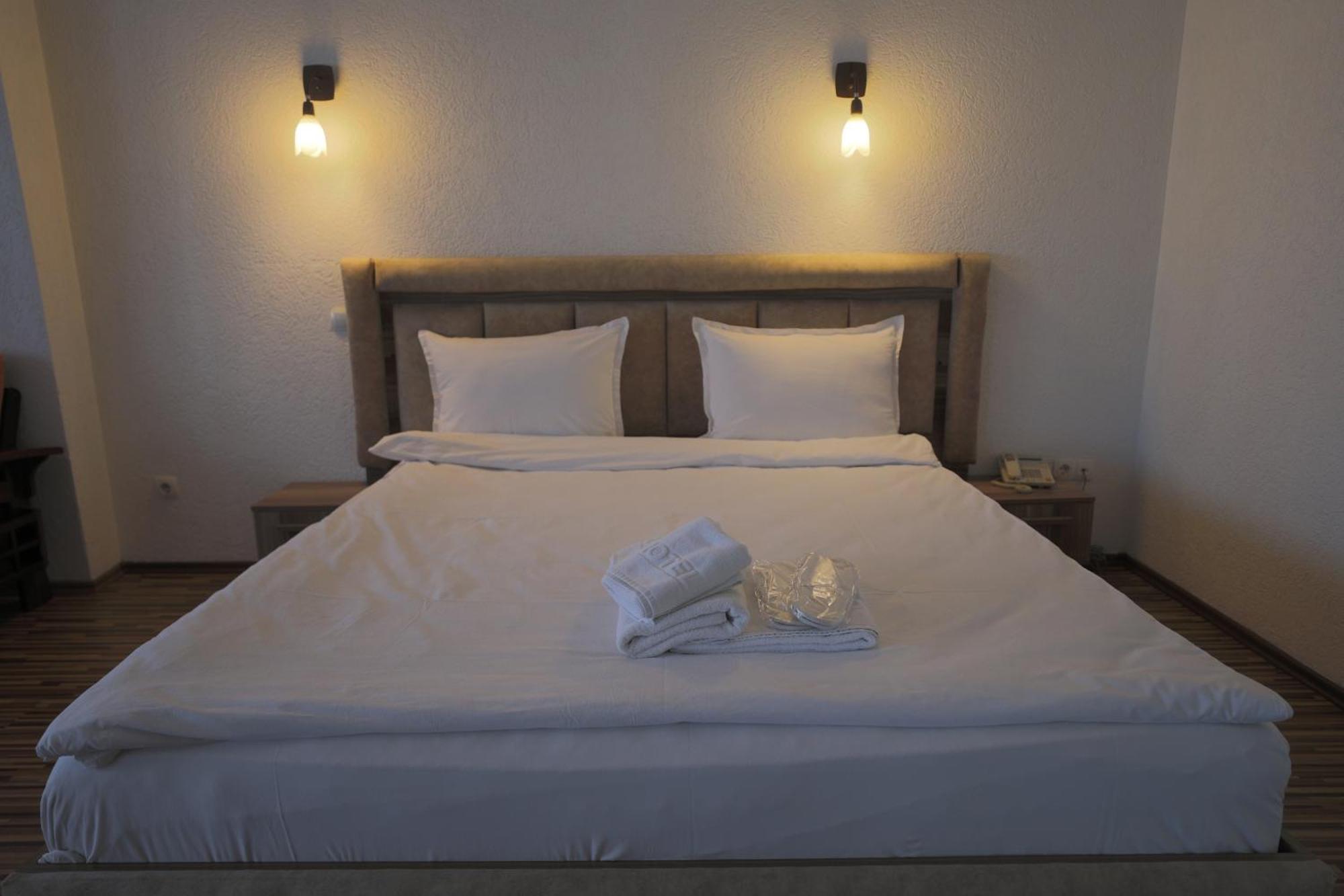 Hotel Denis Prisztina Zewnętrze zdjęcie