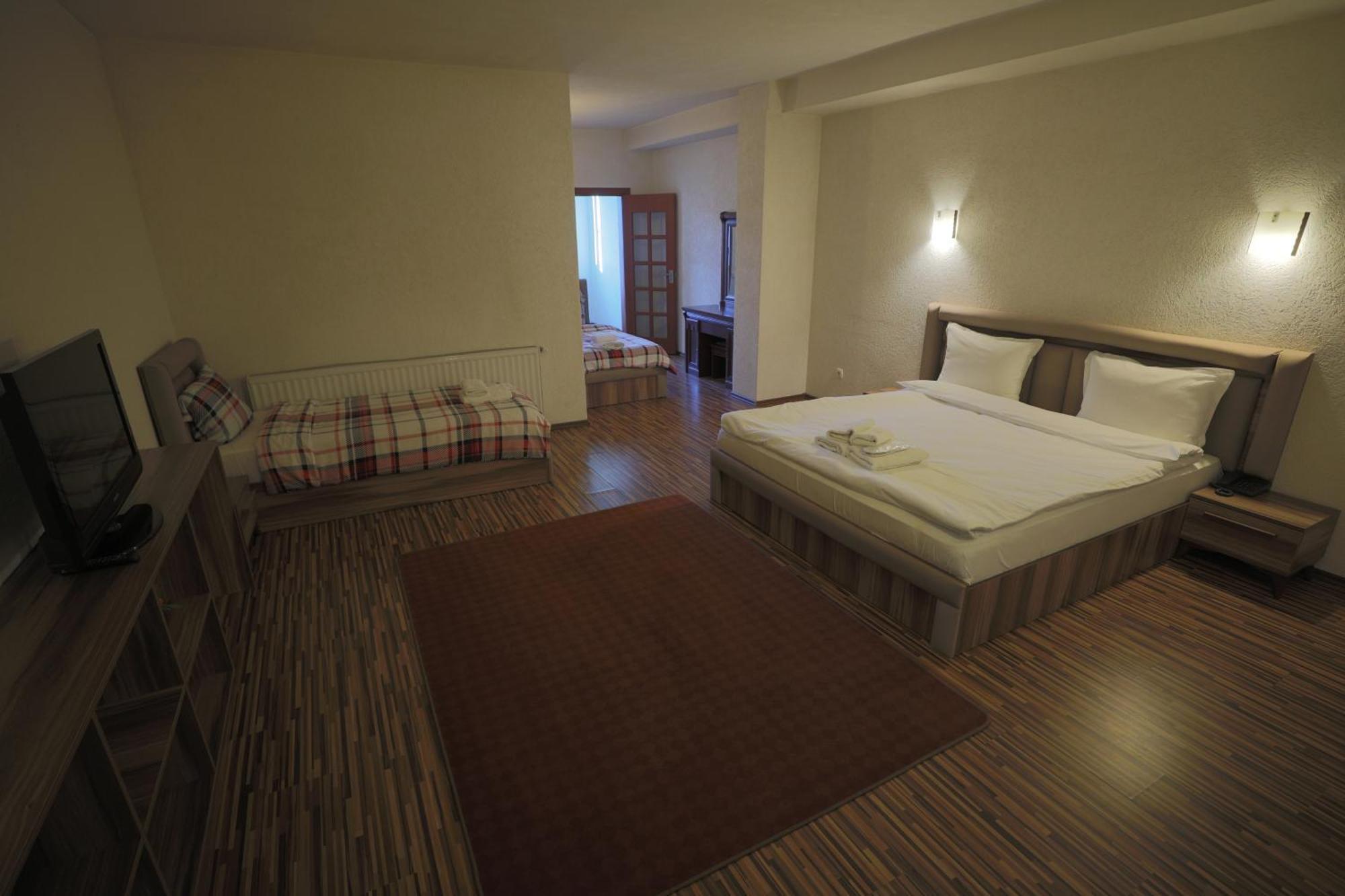 Hotel Denis Prisztina Zewnętrze zdjęcie