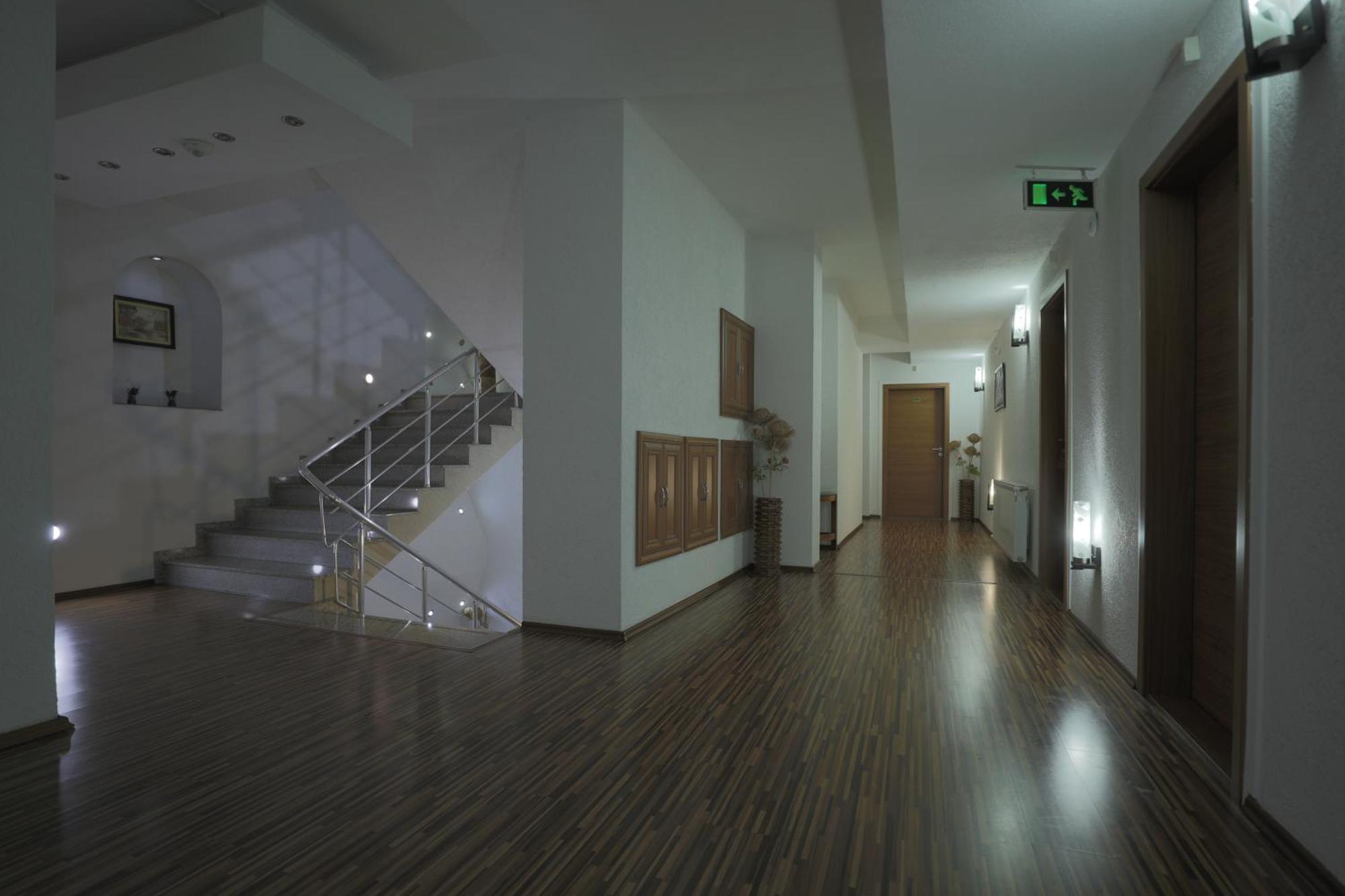 Hotel Denis Prisztina Zewnętrze zdjęcie