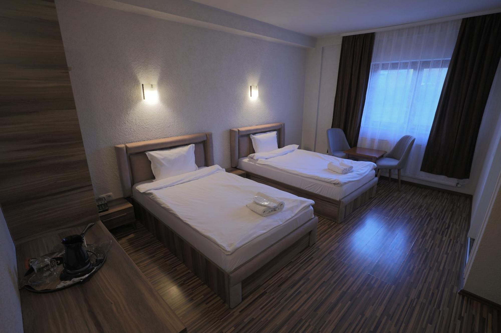 Hotel Denis Prisztina Zewnętrze zdjęcie