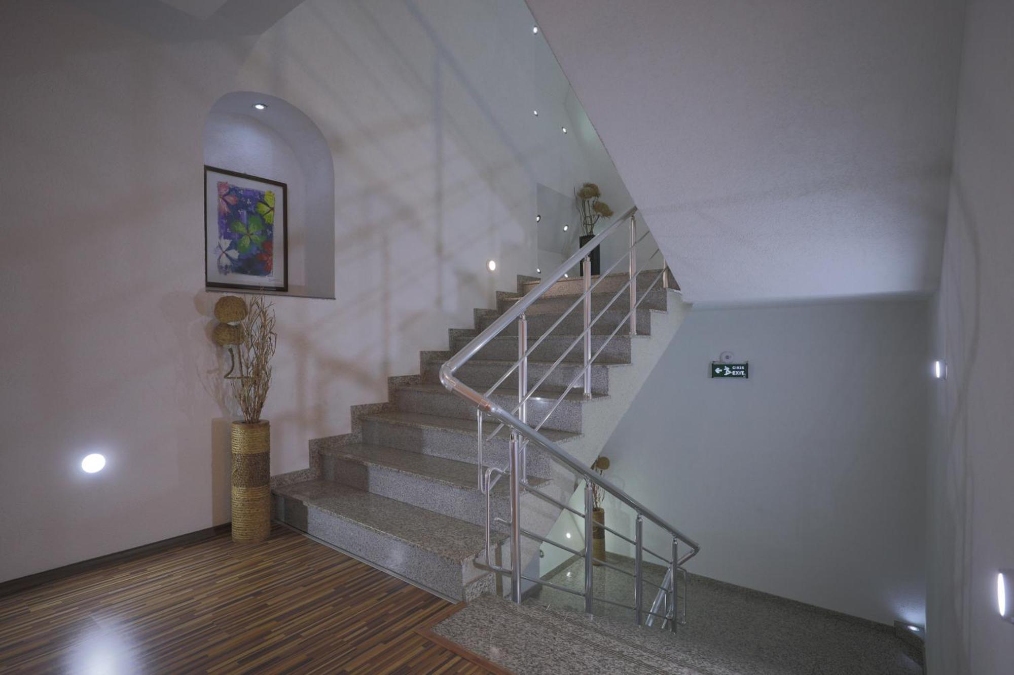 Hotel Denis Prisztina Zewnętrze zdjęcie