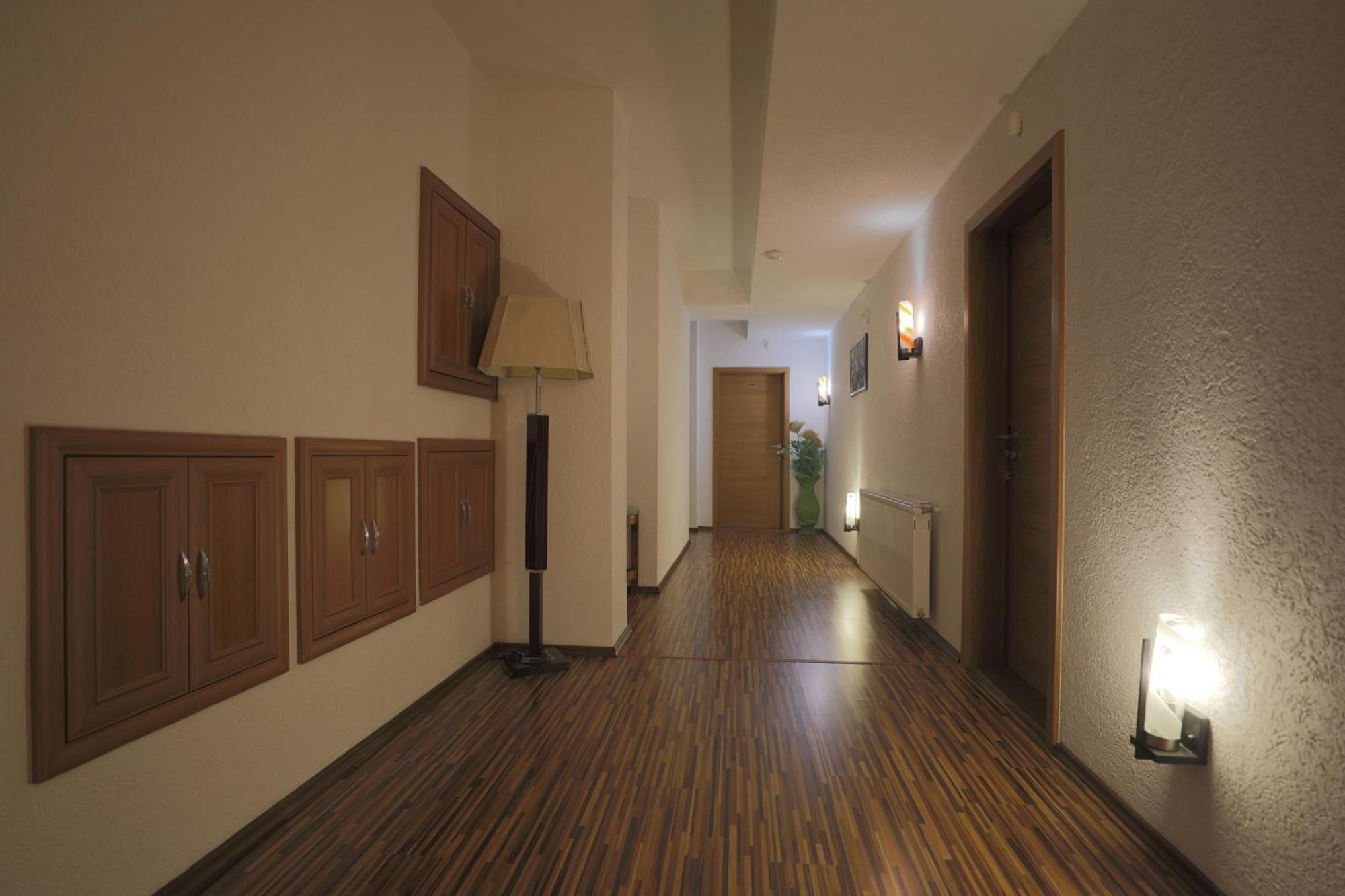 Hotel Denis Prisztina Zewnętrze zdjęcie