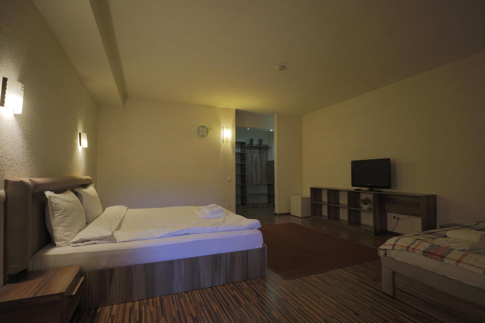 Hotel Denis Prisztina Zewnętrze zdjęcie