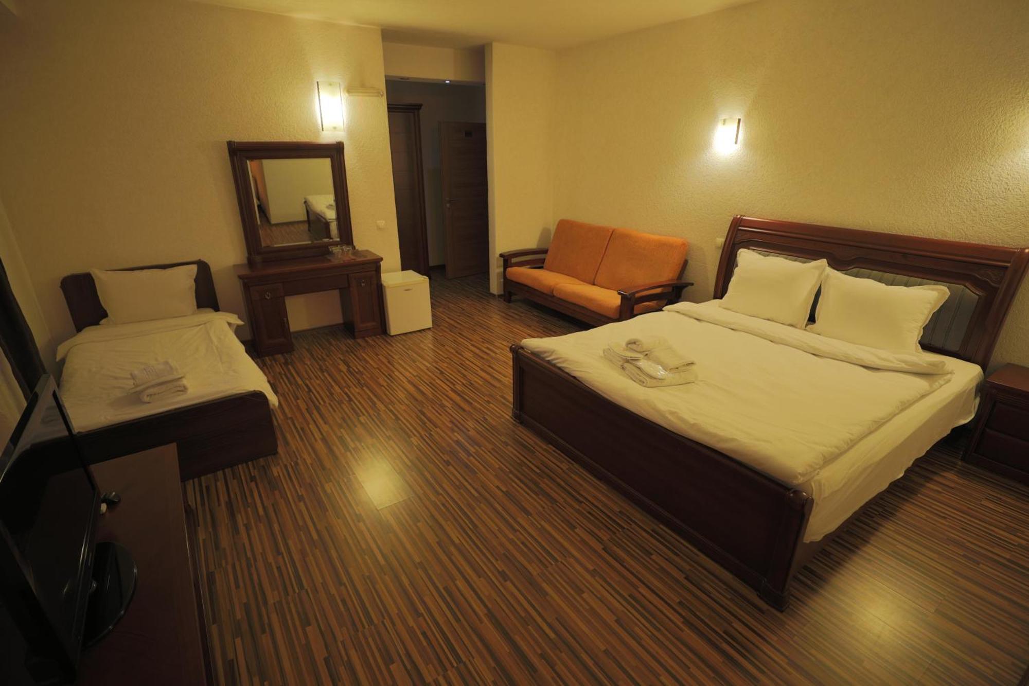 Hotel Denis Prisztina Zewnętrze zdjęcie