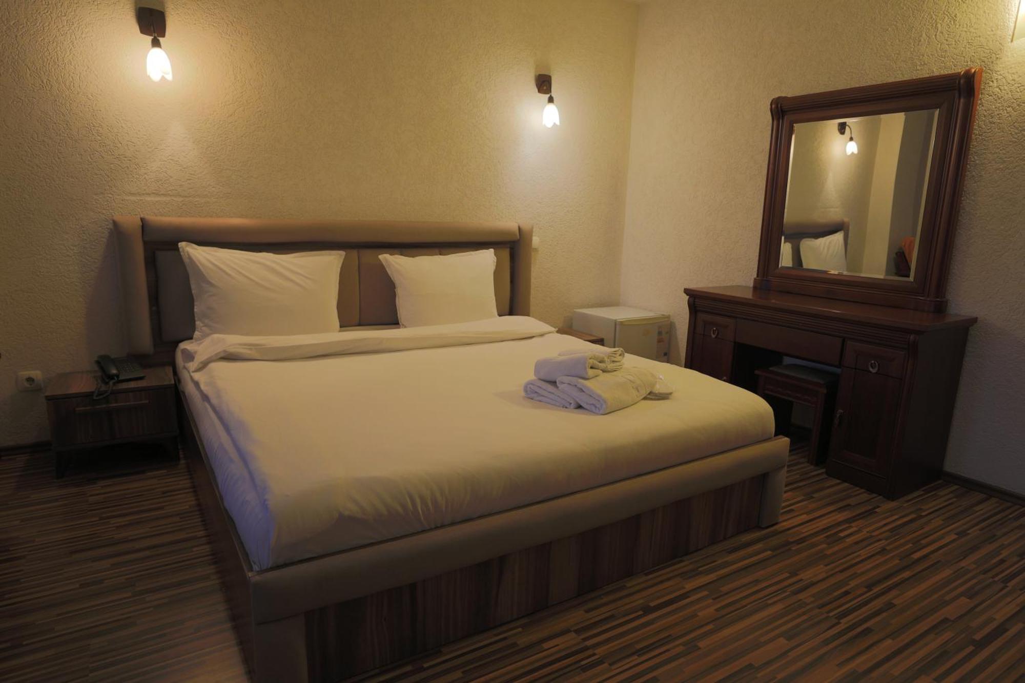 Hotel Denis Prisztina Zewnętrze zdjęcie