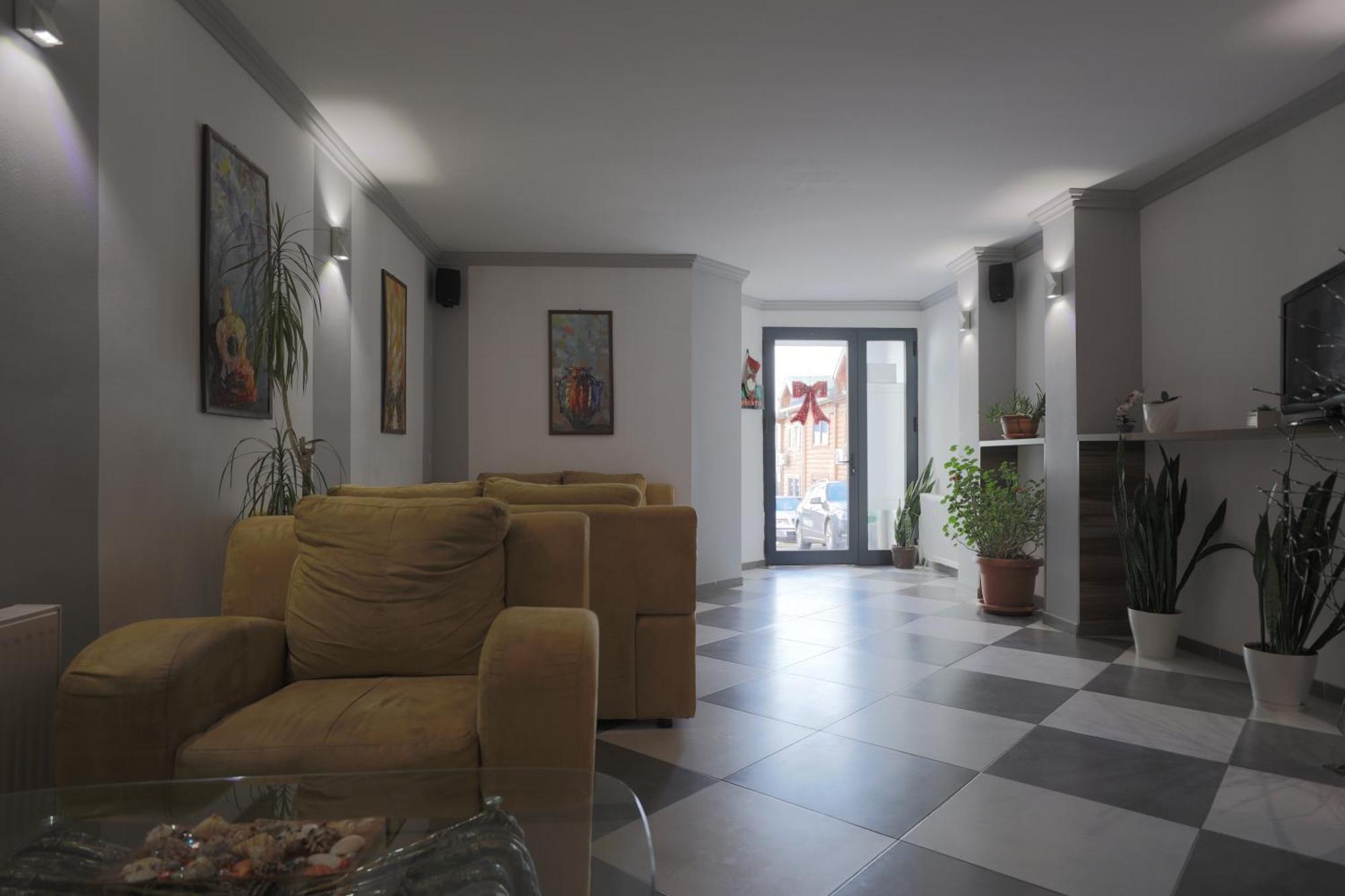 Hotel Denis Prisztina Zewnętrze zdjęcie