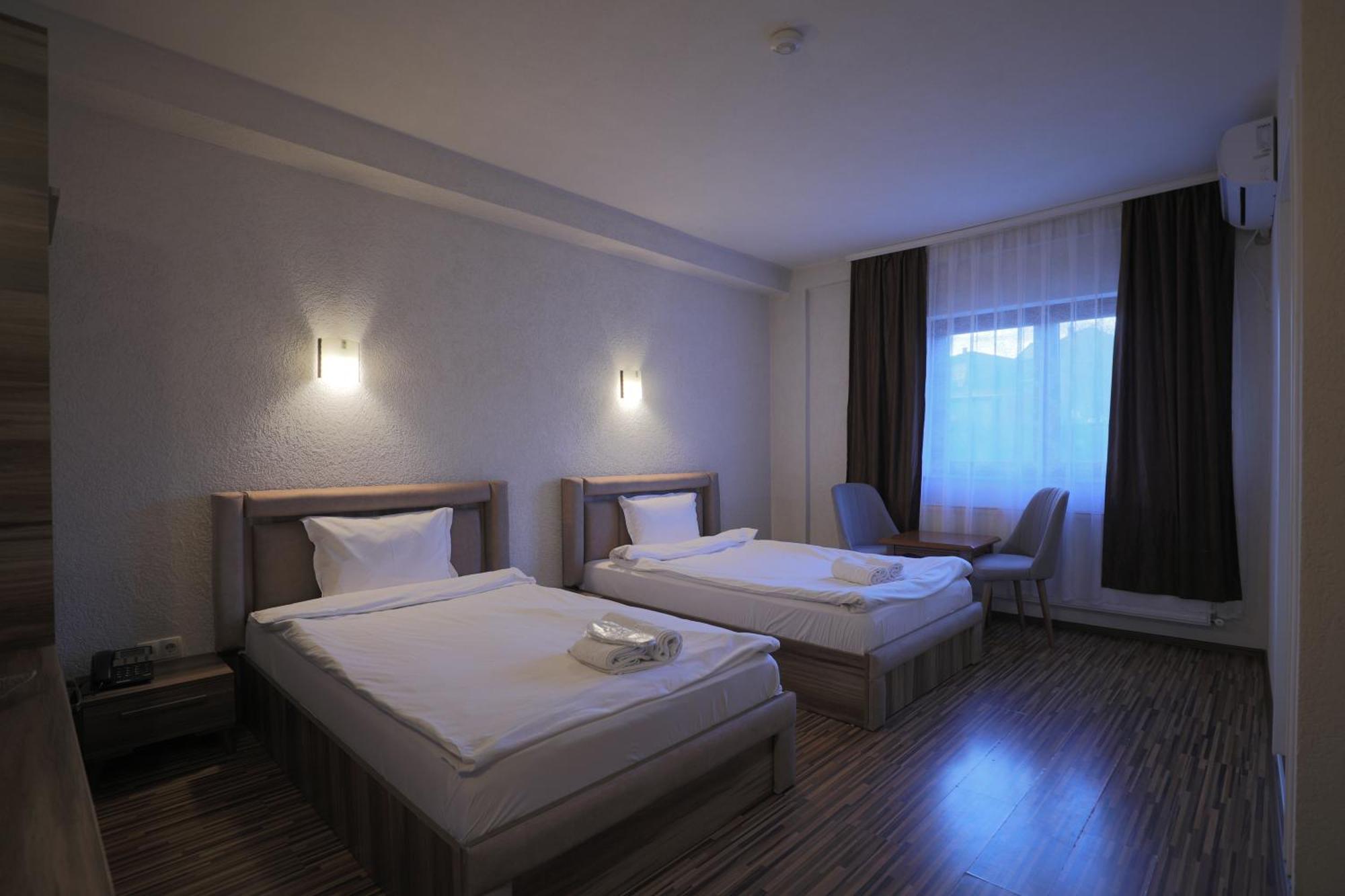 Hotel Denis Prisztina Zewnętrze zdjęcie