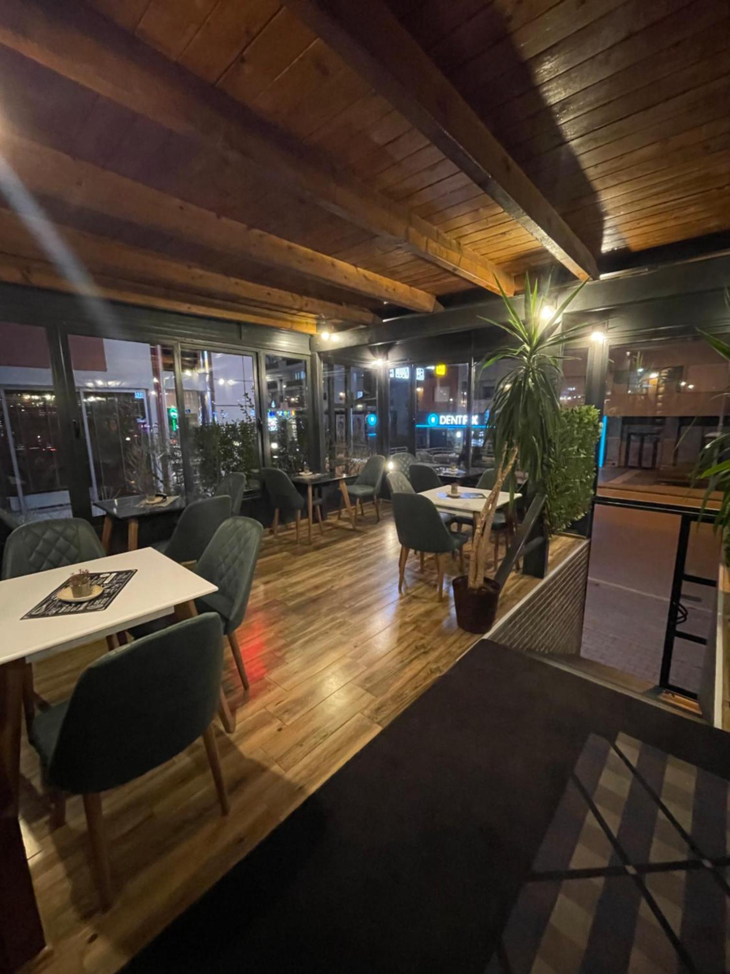 Hotel Denis Prisztina Zewnętrze zdjęcie