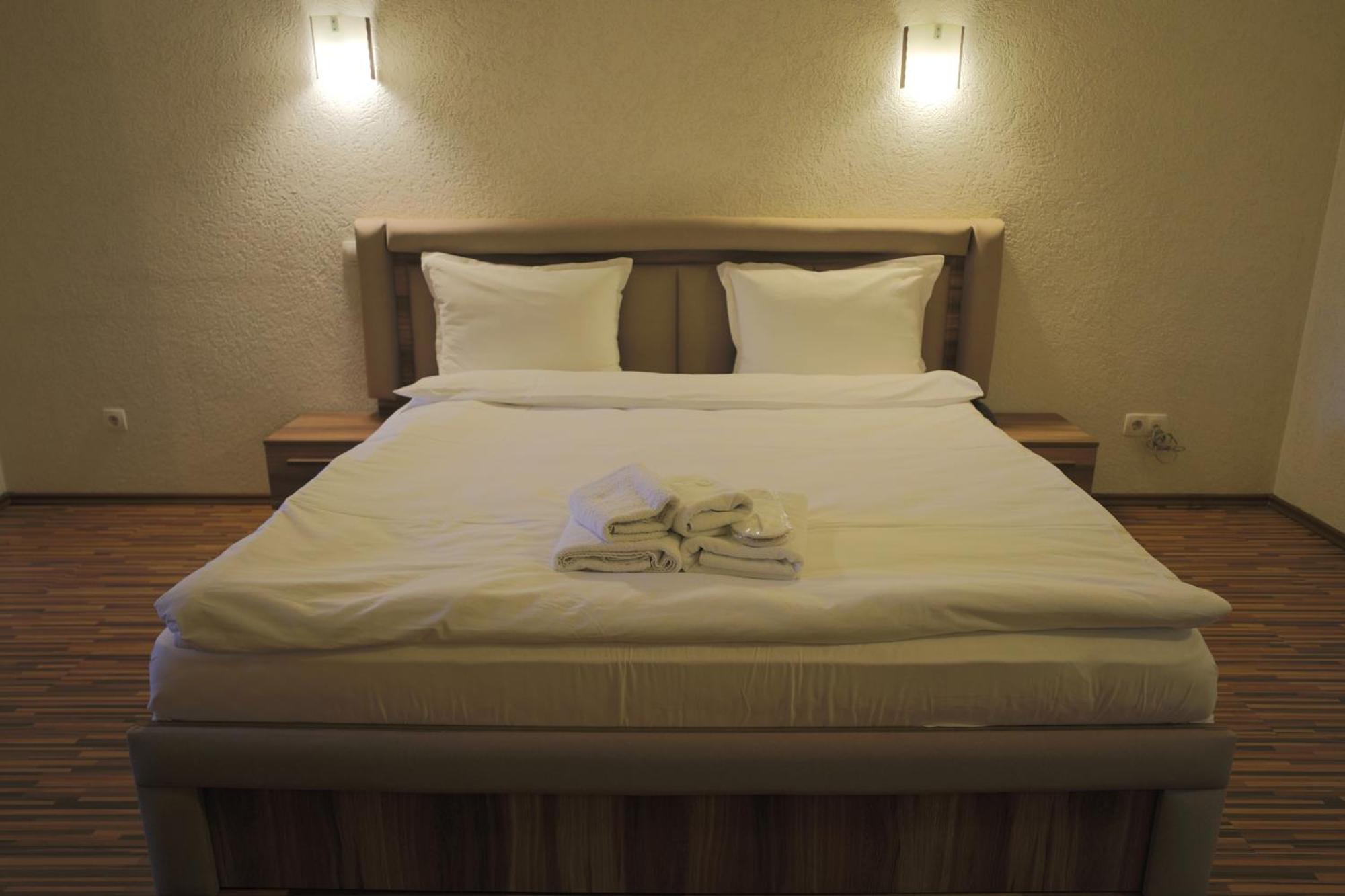 Hotel Denis Prisztina Zewnętrze zdjęcie